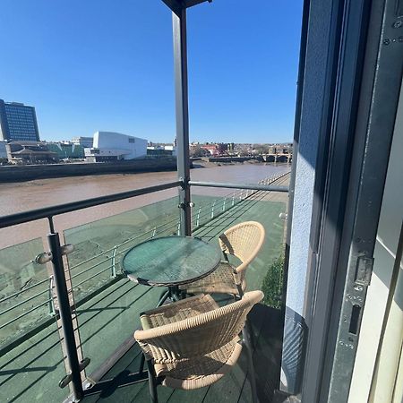 Luxury Riverside 2 Bedroomed Apartment With Balcony Newport  Zewnętrze zdjęcie