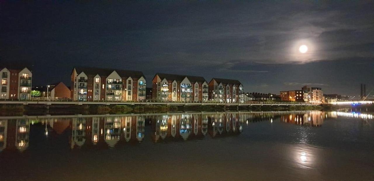 Luxury Riverside 2 Bedroomed Apartment With Balcony Newport  Zewnętrze zdjęcie