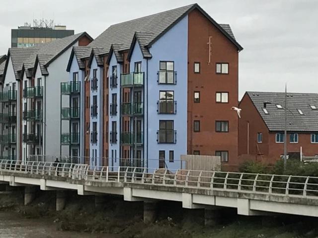 Luxury Riverside 2 Bedroomed Apartment With Balcony Newport  Zewnętrze zdjęcie
