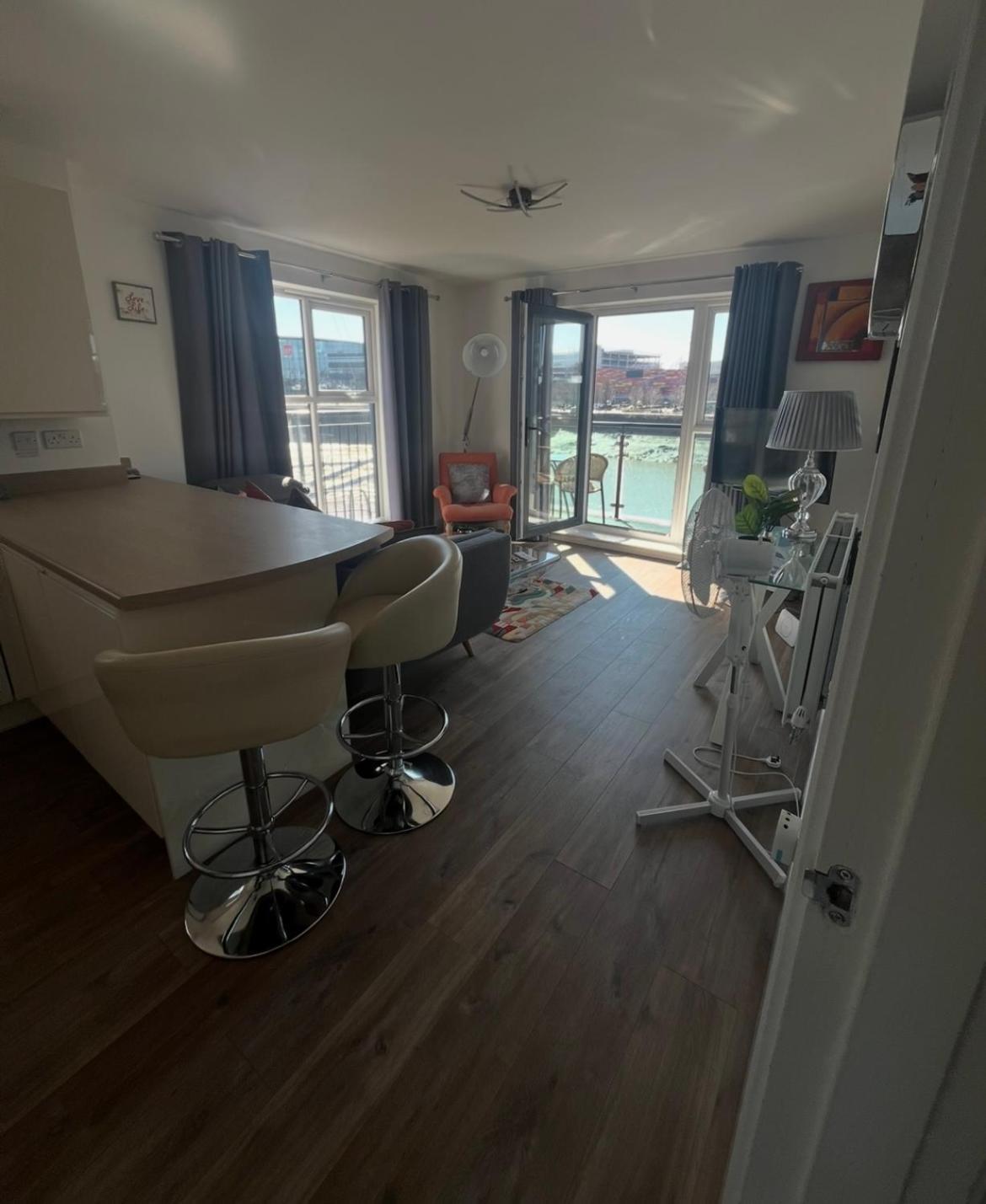 Luxury Riverside 2 Bedroomed Apartment With Balcony Newport  Zewnętrze zdjęcie