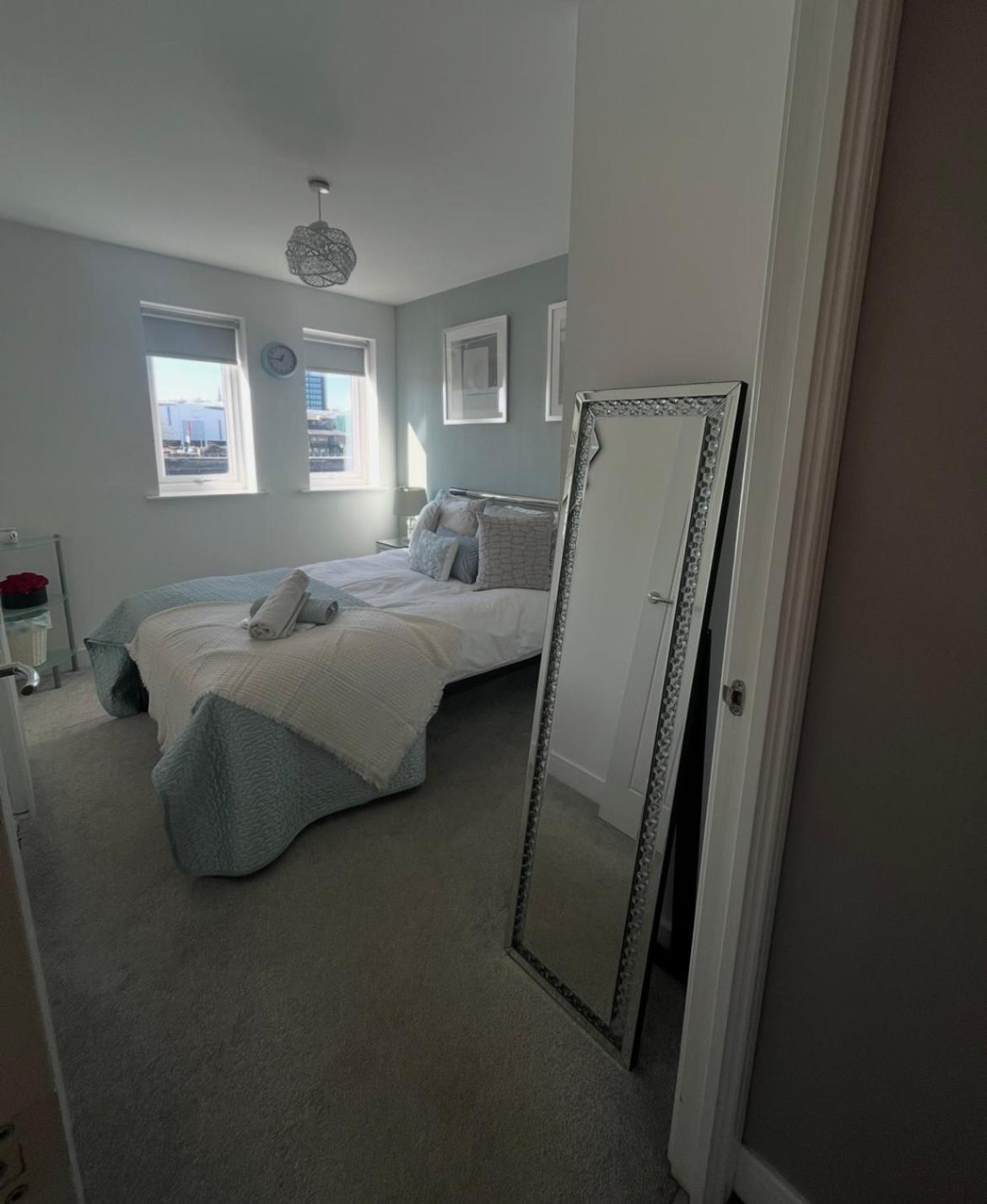 Luxury Riverside 2 Bedroomed Apartment With Balcony Newport  Zewnętrze zdjęcie