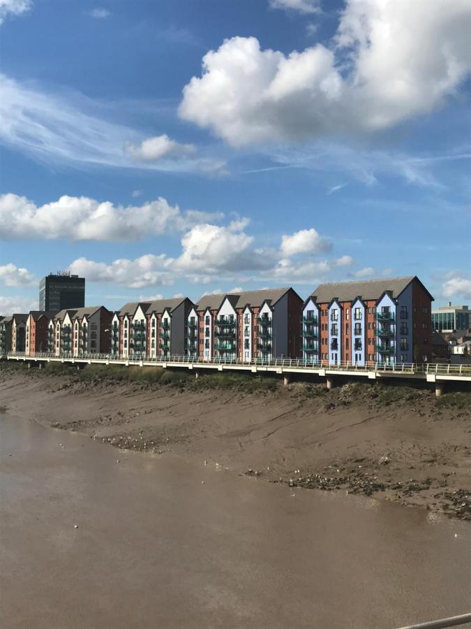 Luxury Riverside 2 Bedroomed Apartment With Balcony Newport  Zewnętrze zdjęcie